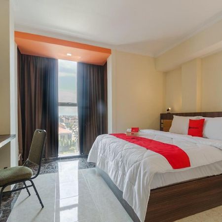Reddoorz Plus @ Boulevard Panakkukang Makassar Exteriör bild