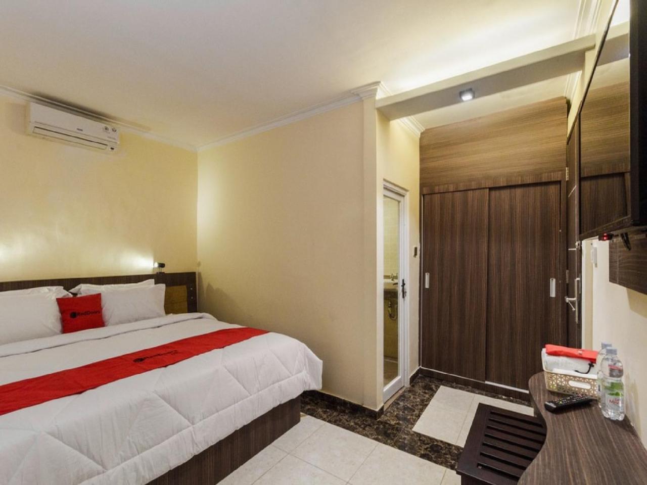 Reddoorz Plus @ Boulevard Panakkukang Makassar Exteriör bild