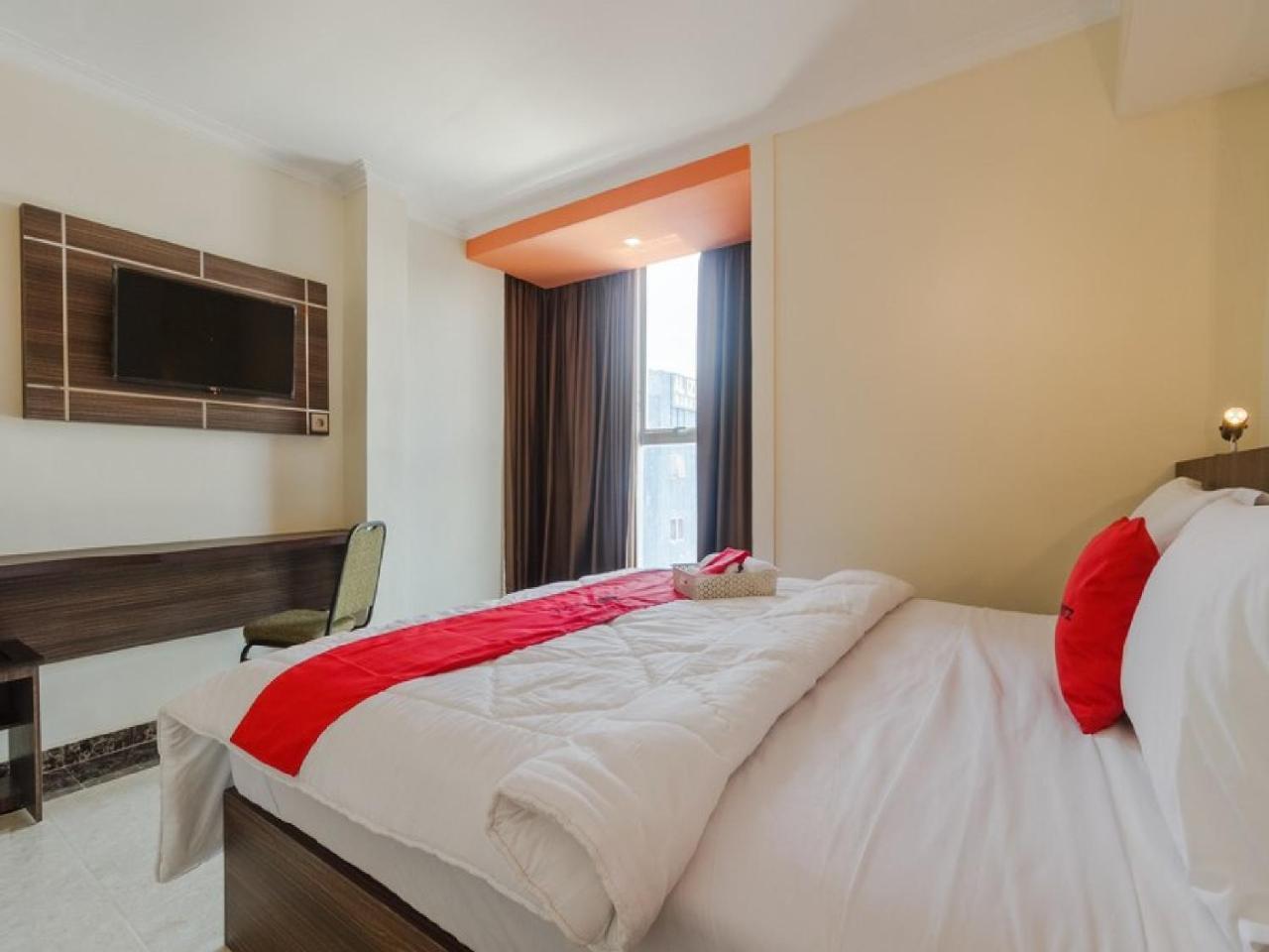 Reddoorz Plus @ Boulevard Panakkukang Makassar Exteriör bild