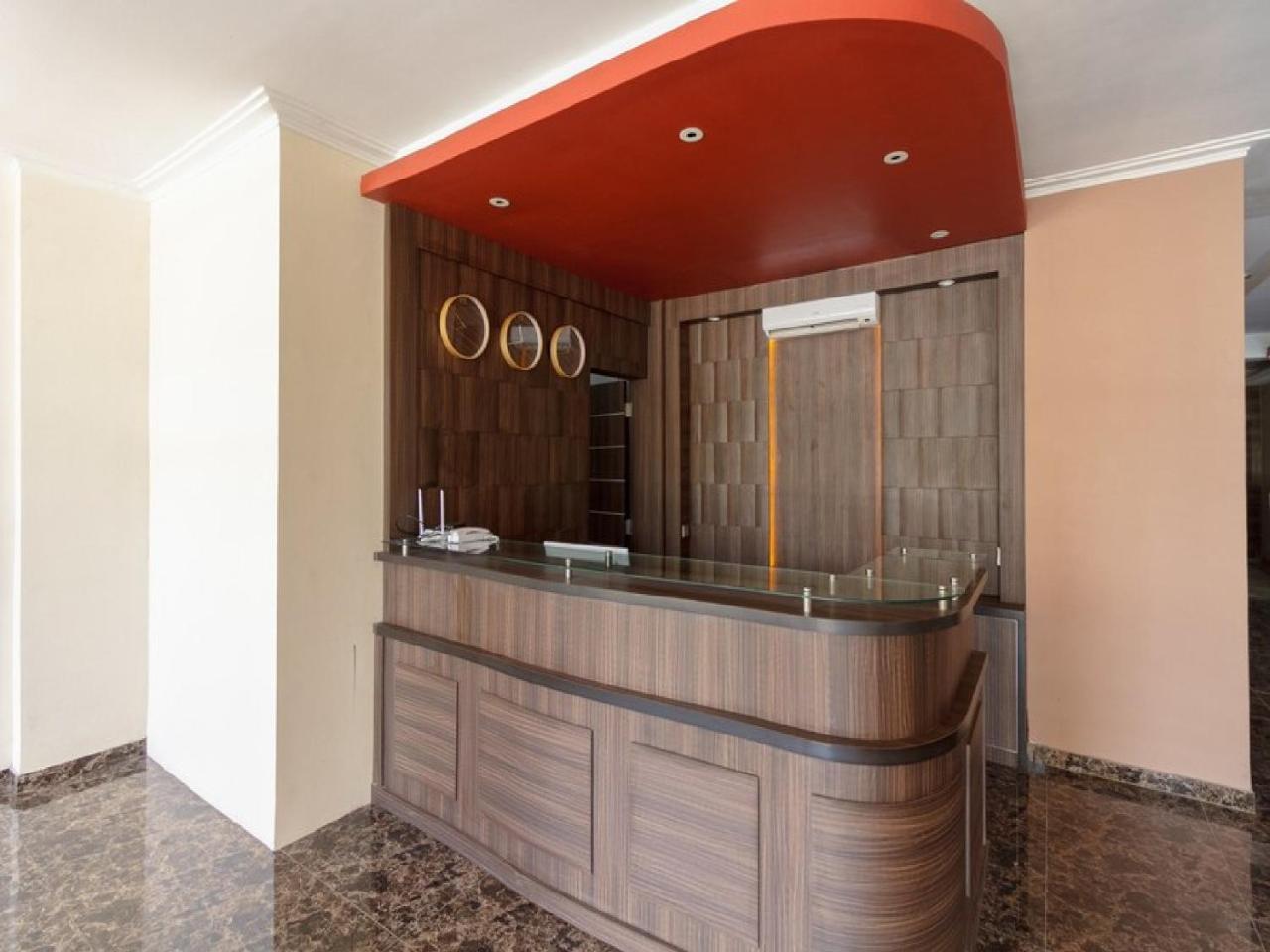 Reddoorz Plus @ Boulevard Panakkukang Makassar Exteriör bild