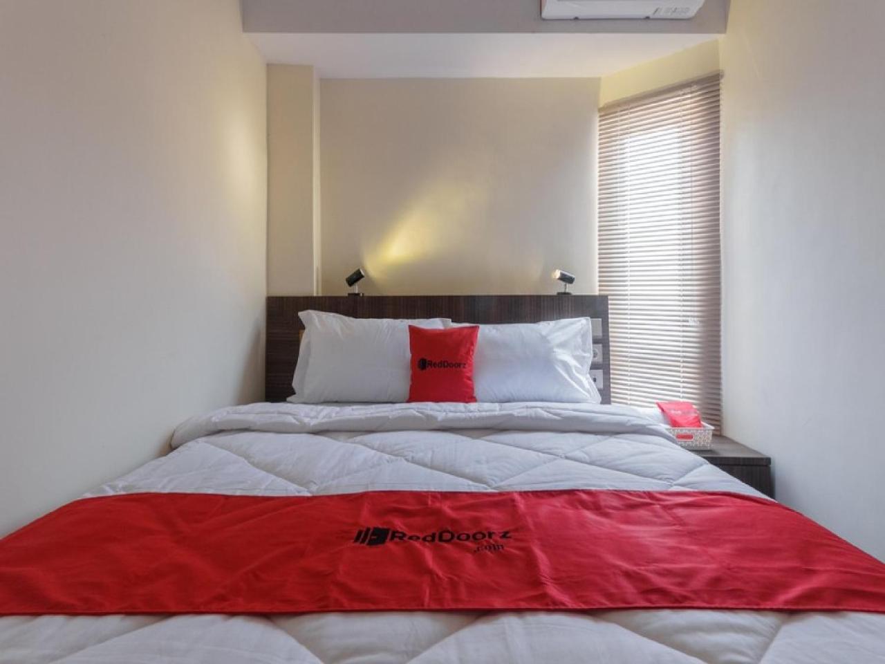 Reddoorz Plus @ Boulevard Panakkukang Makassar Exteriör bild