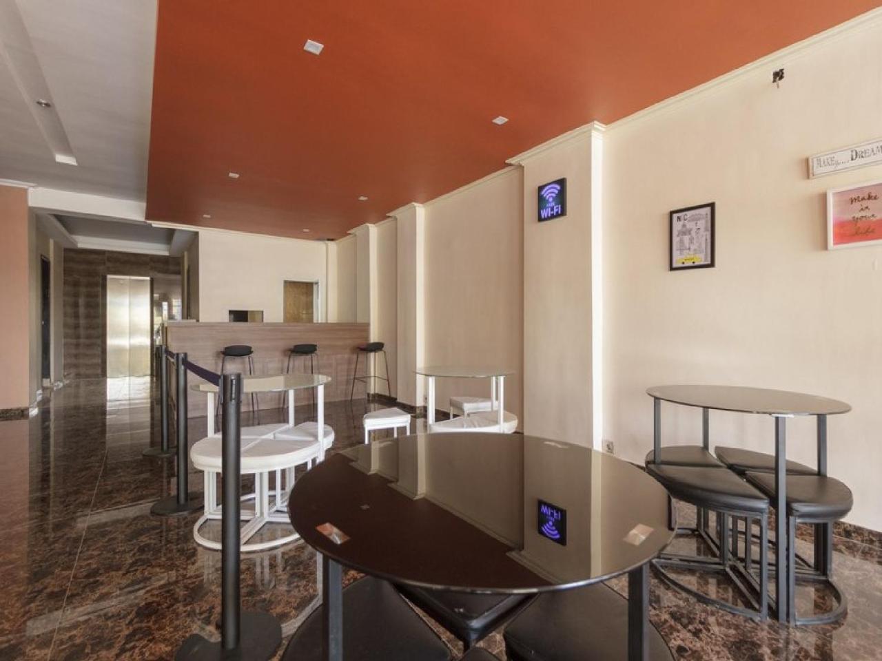 Reddoorz Plus @ Boulevard Panakkukang Makassar Exteriör bild