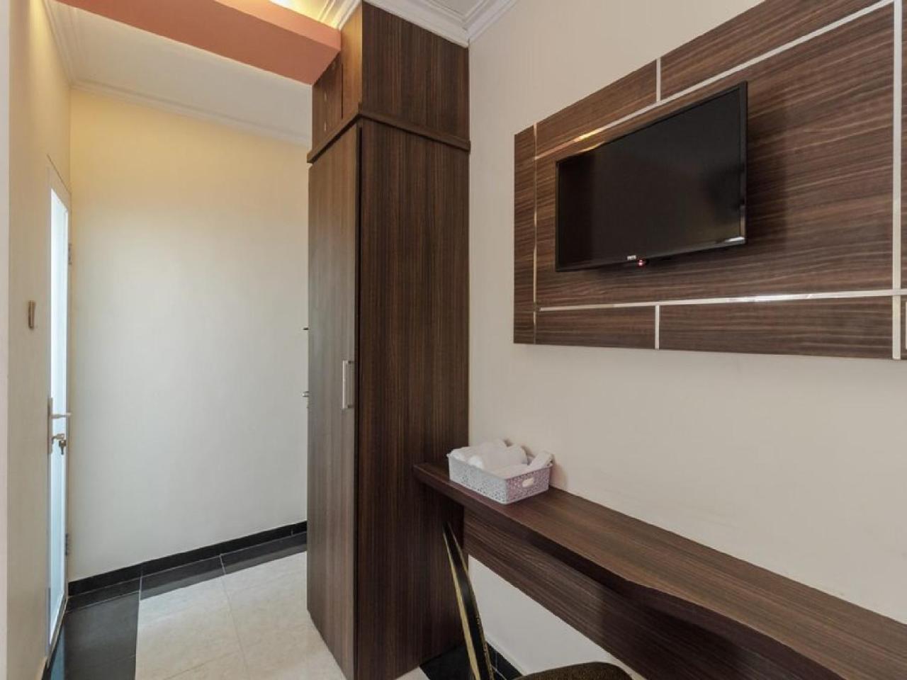 Reddoorz Plus @ Boulevard Panakkukang Makassar Exteriör bild