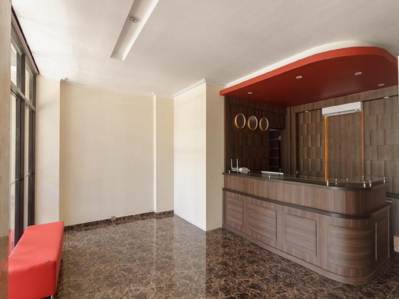 Reddoorz Plus @ Boulevard Panakkukang Makassar Exteriör bild