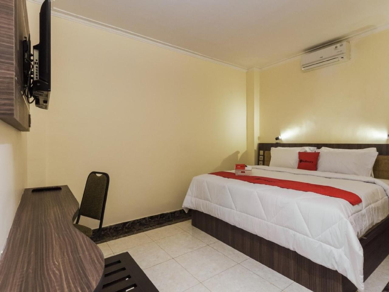 Reddoorz Plus @ Boulevard Panakkukang Makassar Exteriör bild